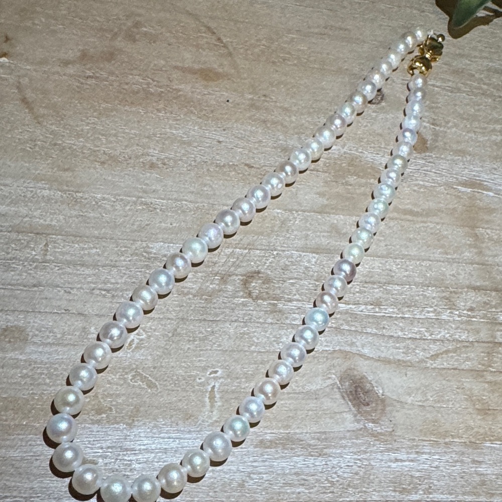 Elegant genuine Pearl Necklace